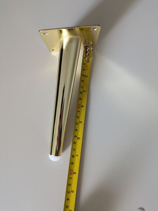Picioare metal pentru mobila
Înălțime 18 cm
Cu șuruburi