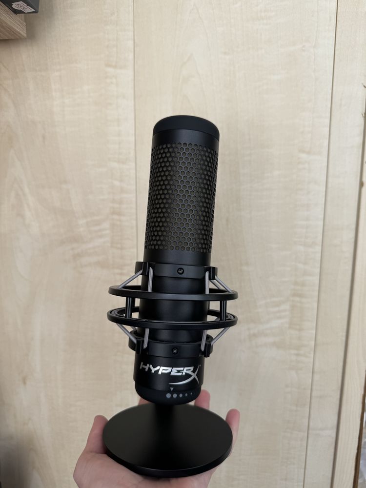 Продам микрофон HyperX quadcast s