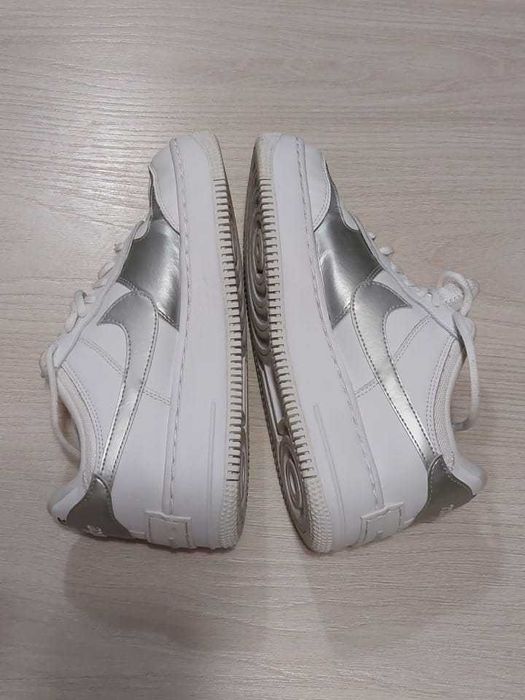 NIKE Air Force 1