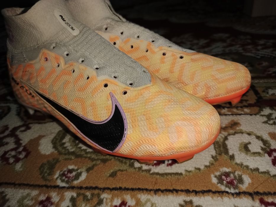 Срочно!  Продаю бутсы футбольные air zoom оранжевые  размер 39