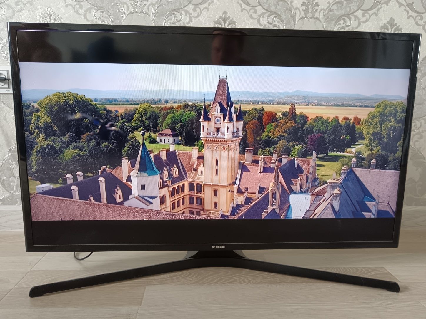 Продам ТВ Samsung 40" в отличном состоянии.