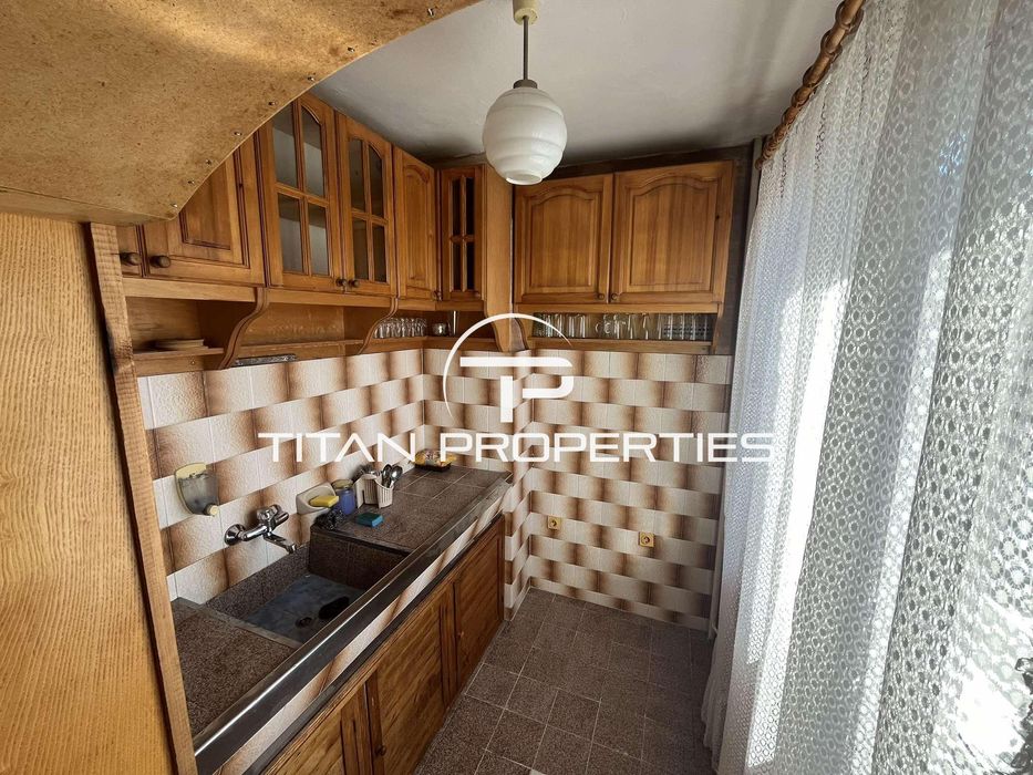 Дава се под наем Тристаен апартамент в Варна, Кайсиева градина - 100 кв.м за 375 € - Снимка #2