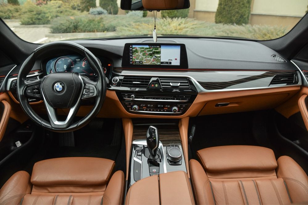 BMW Seria 5 G30 520d 190cp Luxury HUD Led Trapa Piele LiveCockpit