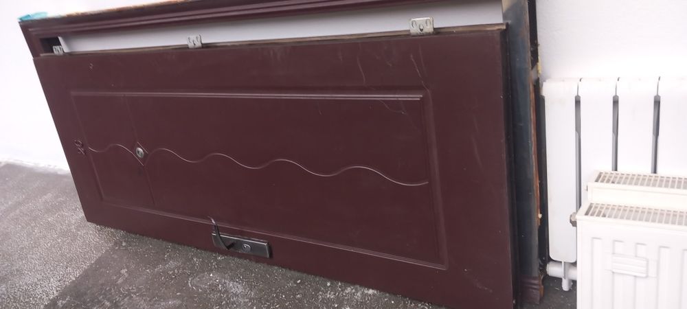 Vând ușă de exterior de intrare in apartament