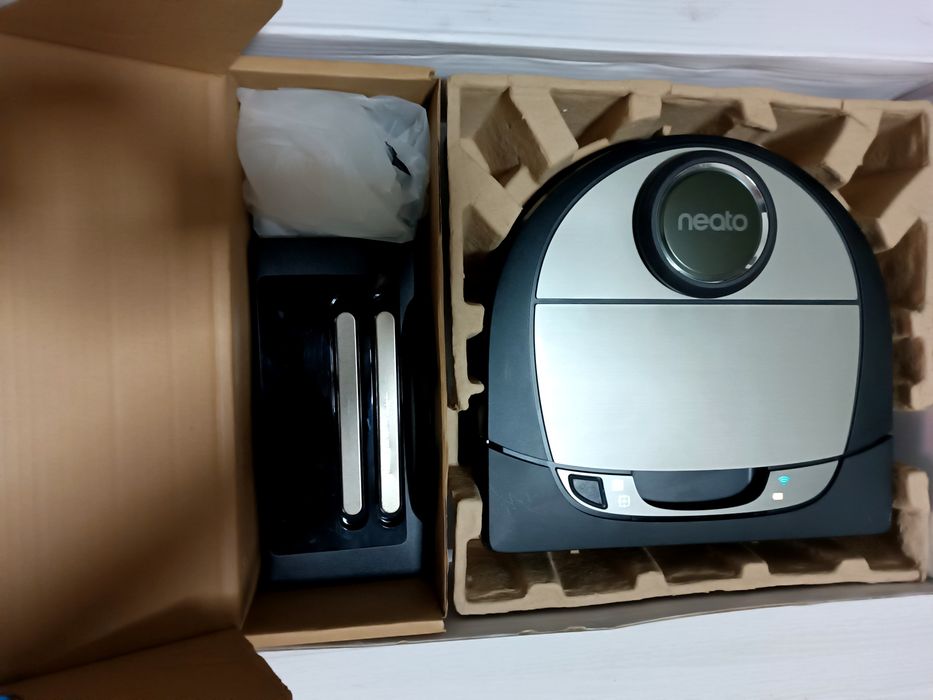 Aspirator robot Neato Robotics Botvac D7, cu stație de încărcare, Wi-F