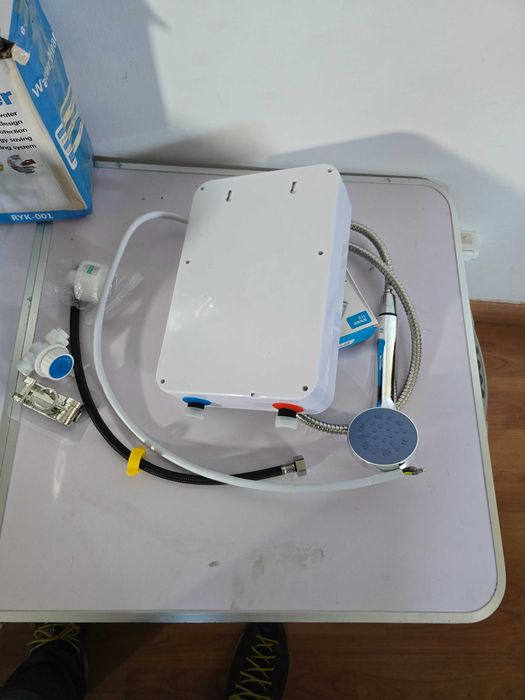 Incalzitor de apa Sharb RYK-001 Flow cu cap de dus si tub pentru gat
