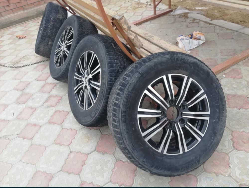 4 диск R18 қысқы дөңгелектерімен (орташа жағдайда)