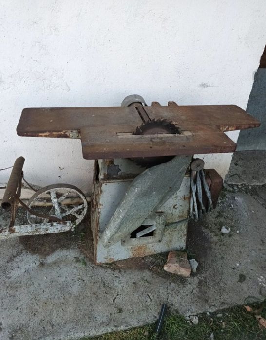 Продавам циркуляр с абрихт