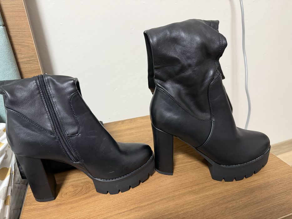 Дамски високи ботуши с висок ток тип чизми