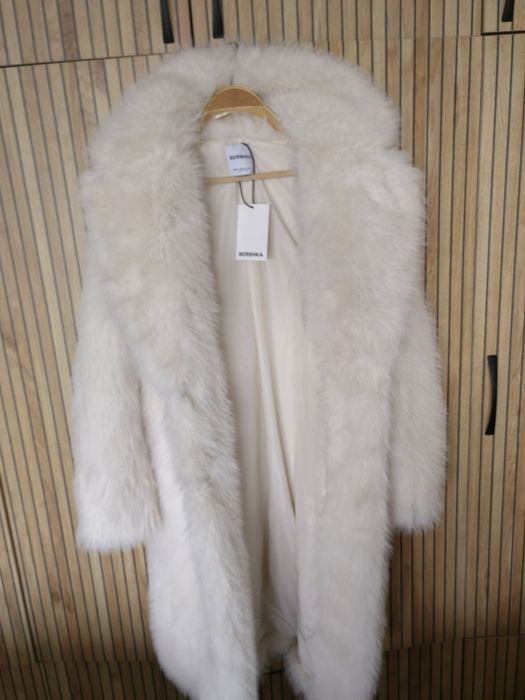 Bershka палто  с изкуствен косъм