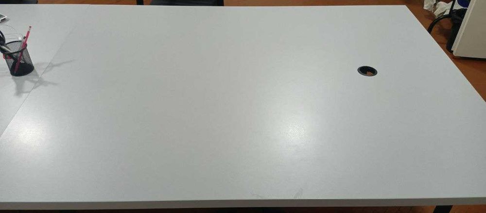 Ofis stoli – 120×155 sm, balandligi 75 sm, ideal holatda