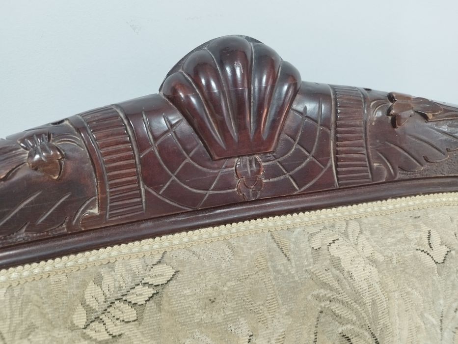 Антикварен френски ръчно резбован диван Наполеон Трети. 1848-1870