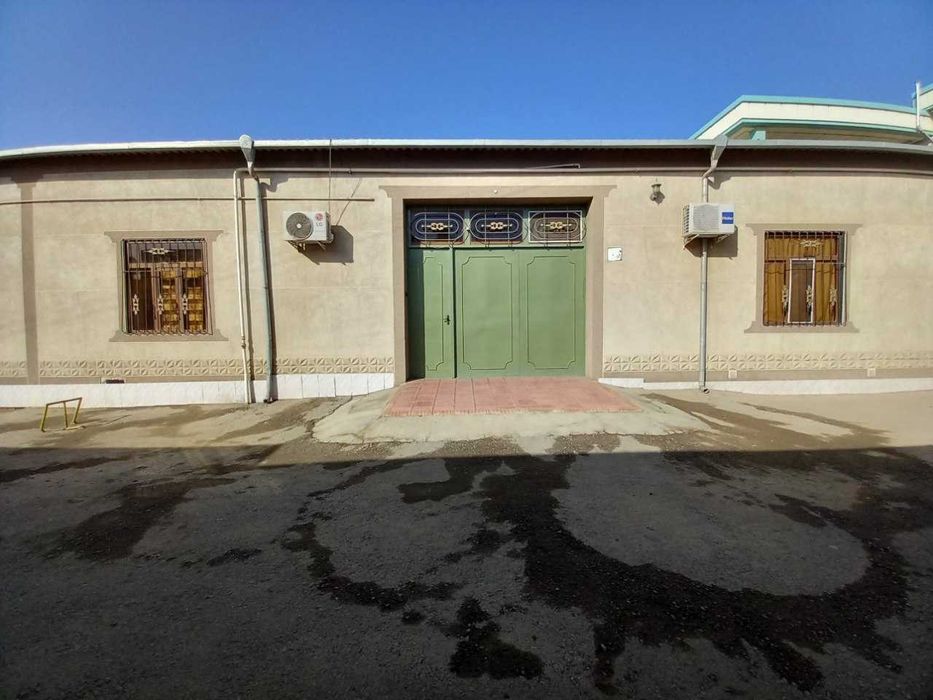 Buxoro shahri, Aeroport yo'lida  6.2 sotixli hovli uy sotiladi.