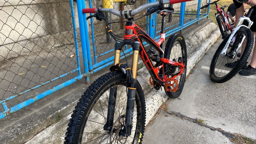 YT Capra CF Pro Race 2016