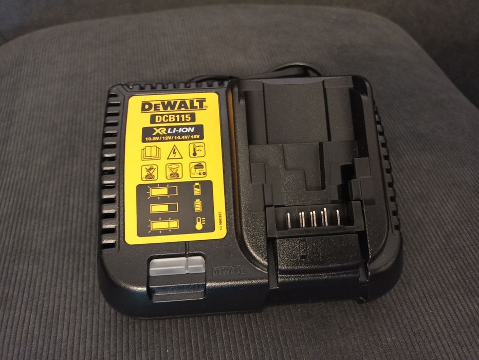 Încărcător-Rapid (4Ah), DCB1104/DCB115, original-DeWALT/acumulatori XR