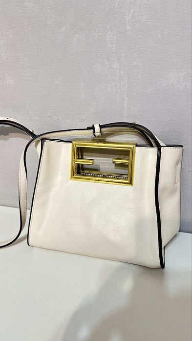 Сумочка Fendi белая
