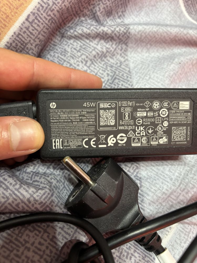 HP Адаптер зарядно 45w 19.5v 2.31 A тънък накрайник