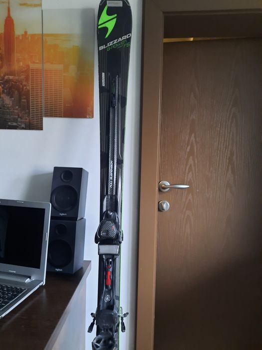 Skiuri Blizzard, aduse din Elvetia