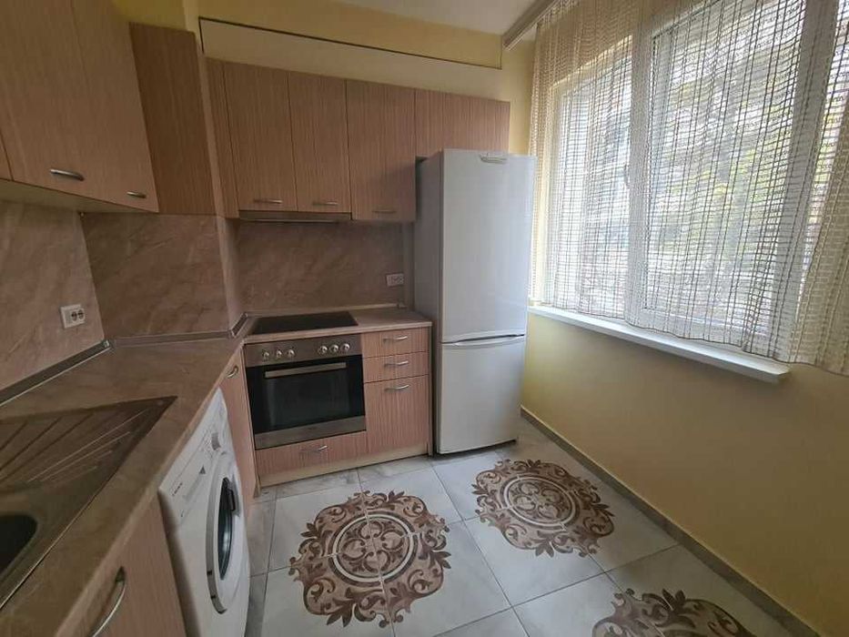 Дава се под наем Двустаен апартамент в Бургас, Център - 65 кв.м за 255 € - Снимка #1