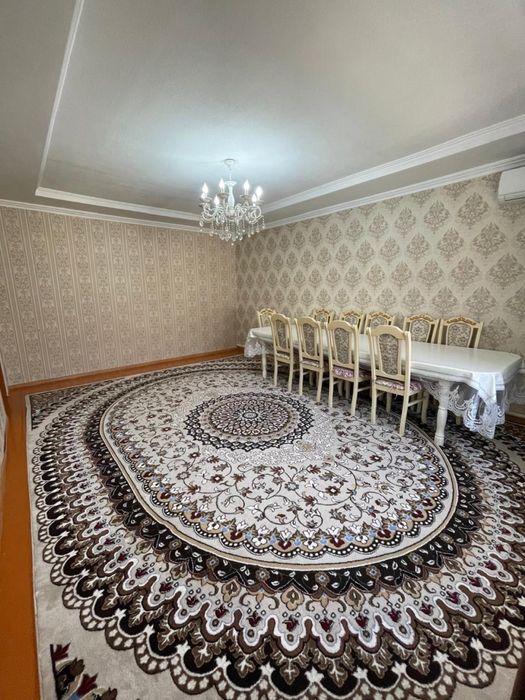 Стол стулья для гостиной