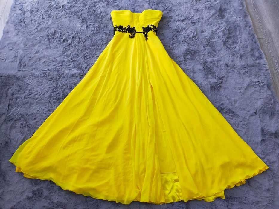 Rochie vaporoasă în 3 straturi de voal