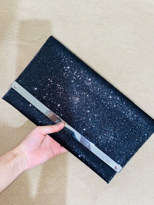 Коктейлна чанта в черно