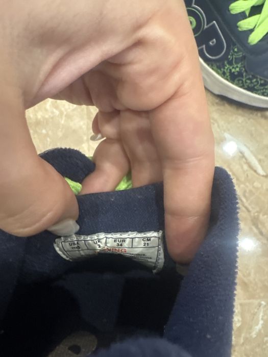 Маратонки с колелце