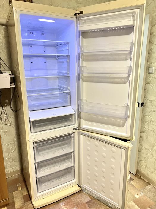 Продам Холодильник Samsung