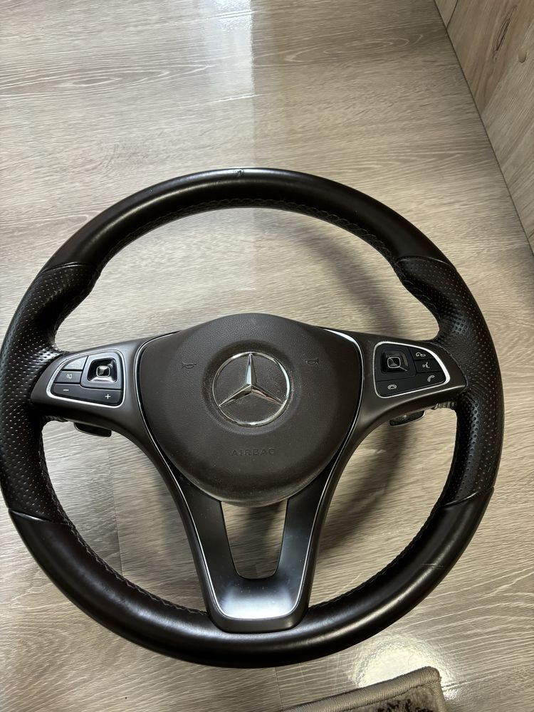 Vând Volan , grile ventilație & emblema 3D Mercedes E-Class w213
