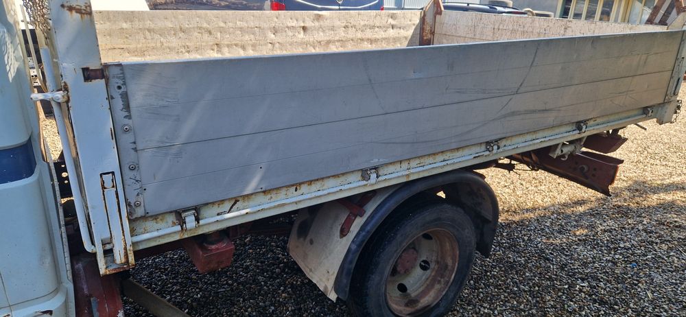 Bena basculabila pe 3 parti Iveco Daily