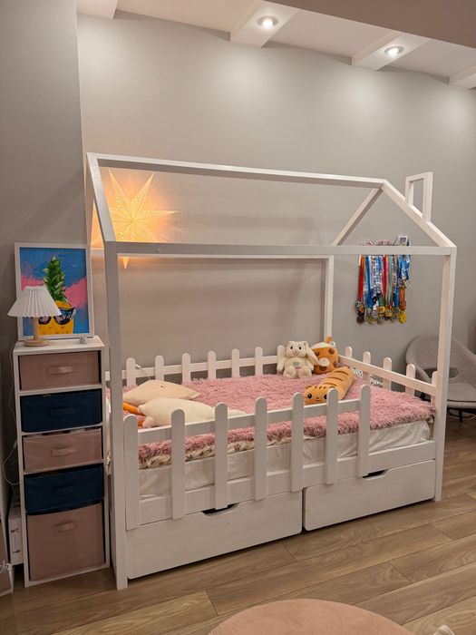 Кровать - домик  (детская)