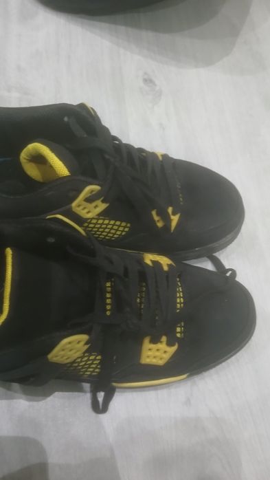 Продавам Jordan 4 retro