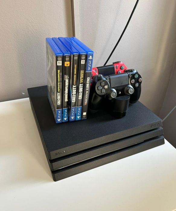 PS4 pro 1tb 2 manetă plus jocuri