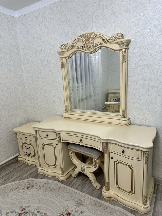 Продам спальный гарнитур без матраса