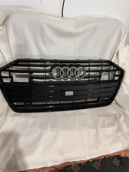 Grila centrala Audi A1 / A4(B8) / A4(B9 facelift) / A6(C8)