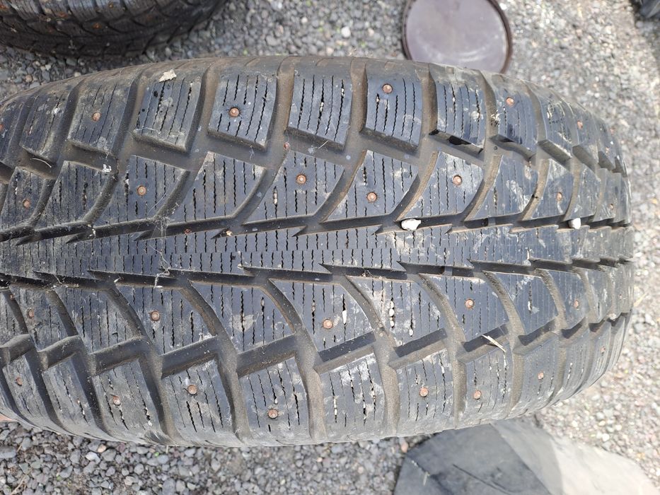 Резины 265/65 R17 шипы в идеальный состоянии или обмен