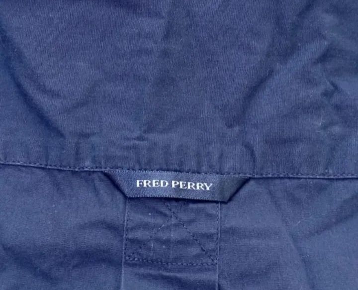 Vând cămașă bărbați Fred Perry !