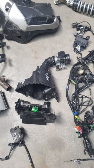 Piese X-ADV : Bascula , pompa abs , Ghidon , bloc comenzi , bord