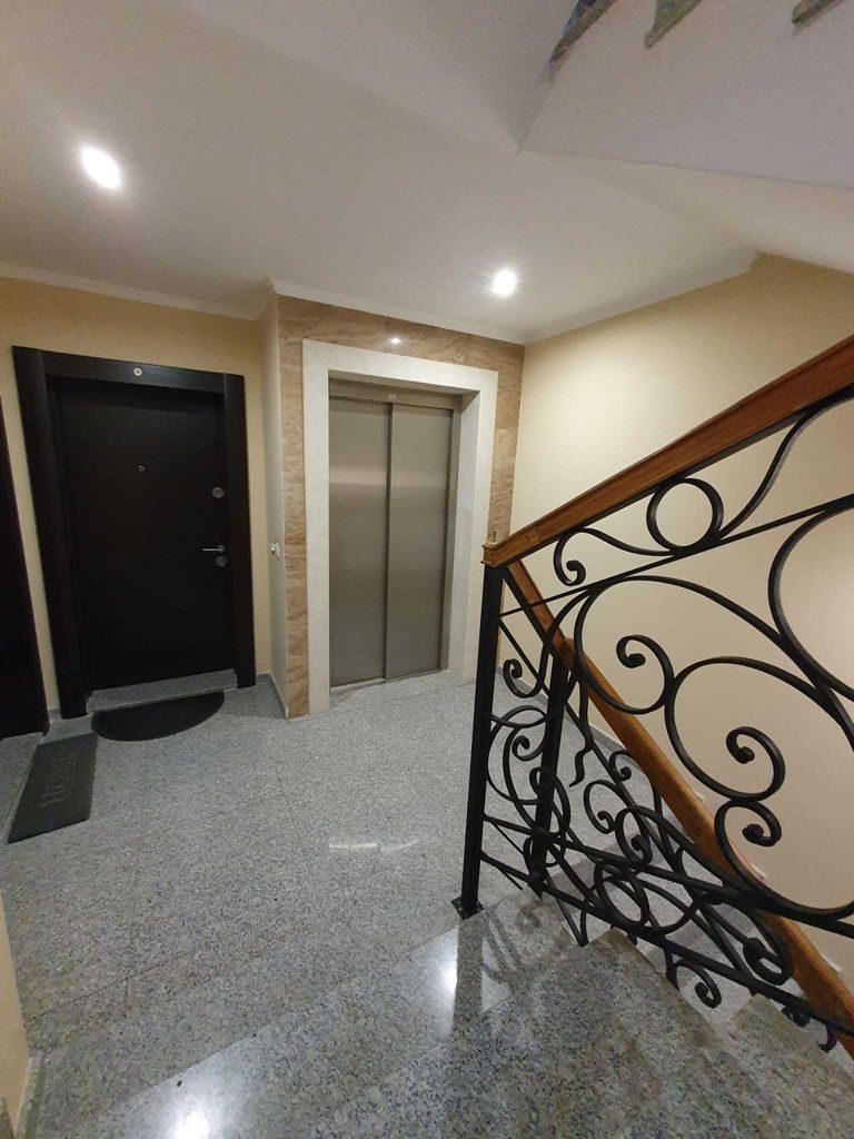 Дава се под наем Двустаен апартамент в Варна, Център - 62 кв.м за 586.5 € - Снимка #9
