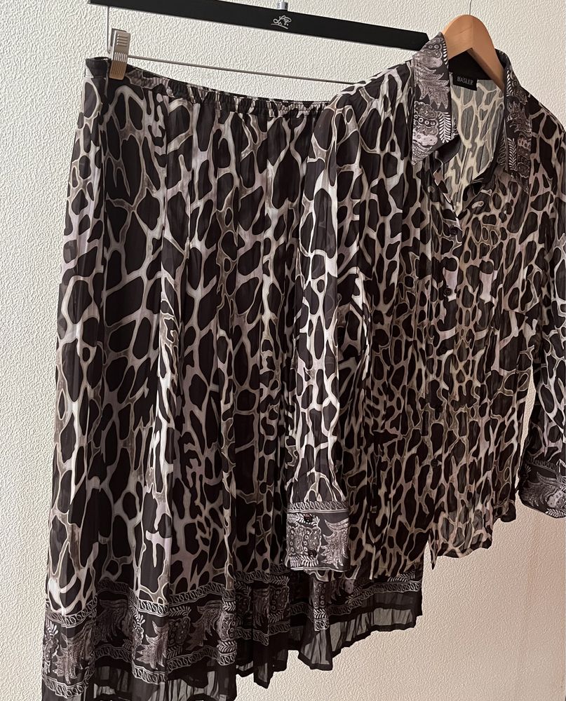Продам костюм: юбка и блузка Германия р52-54