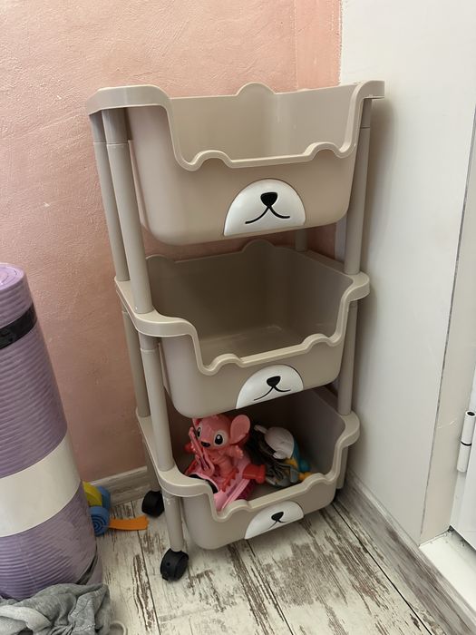 Етажерка на три нива