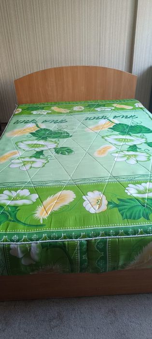 Отдаём кровать, полуторку с матрасом