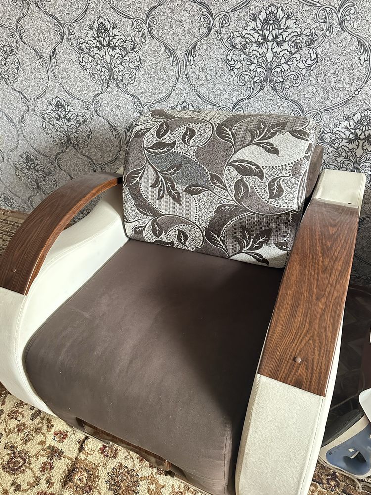 Продам срочно диван