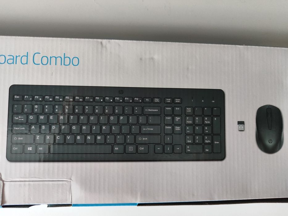 Комплект безжична клавиатура с мишка HP 330