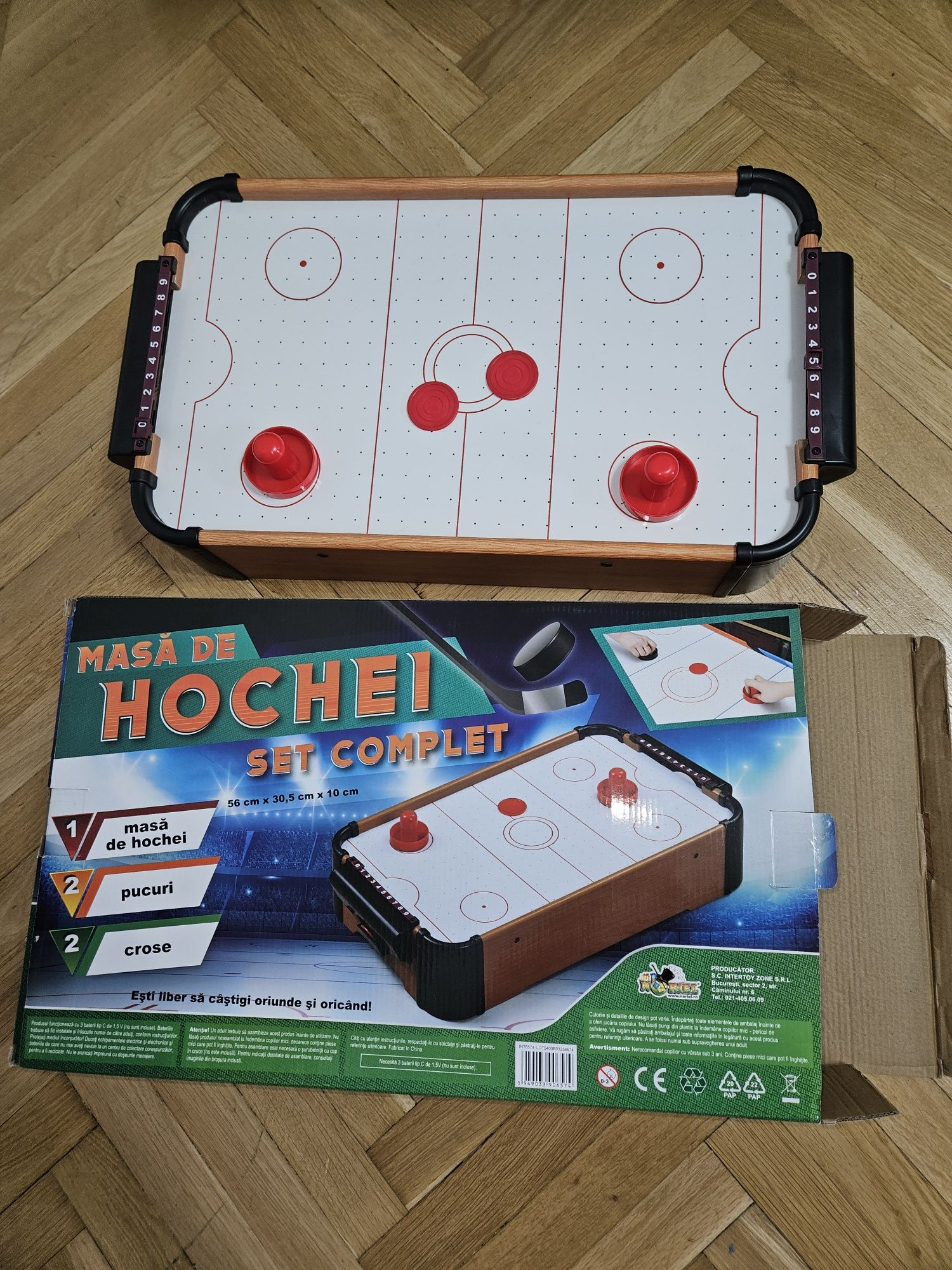 Vând masa Air Hockey din lemn noua