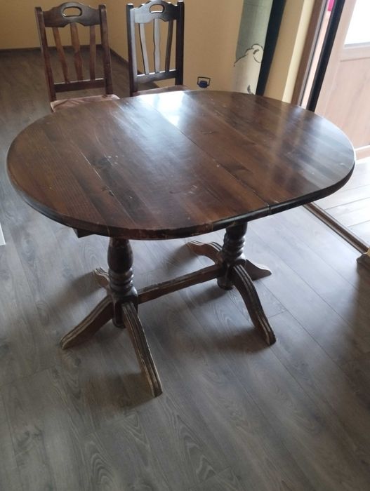 Трапезна маса с четири стола