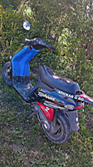 Vând douo scutere, și o trotinetă