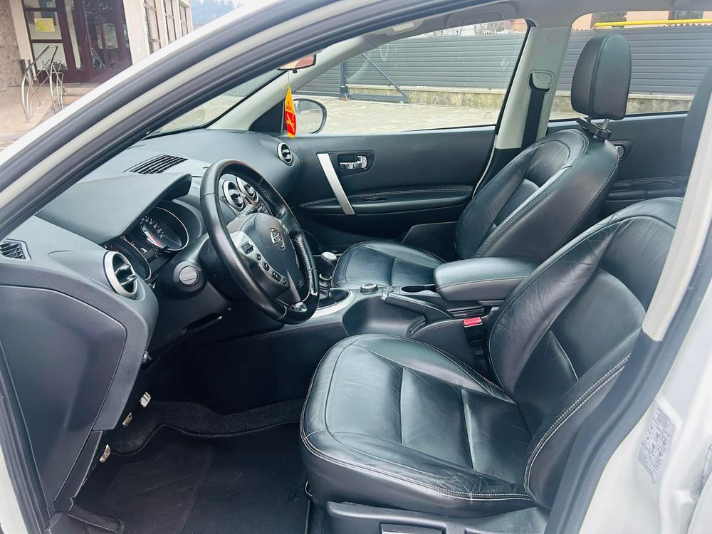 Nissan Qashqai+2-(7 locuri)-4x4-model Texna Fulll-Impecabil