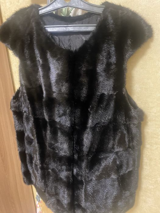 Продам норковую безрукавку в отличном состояний