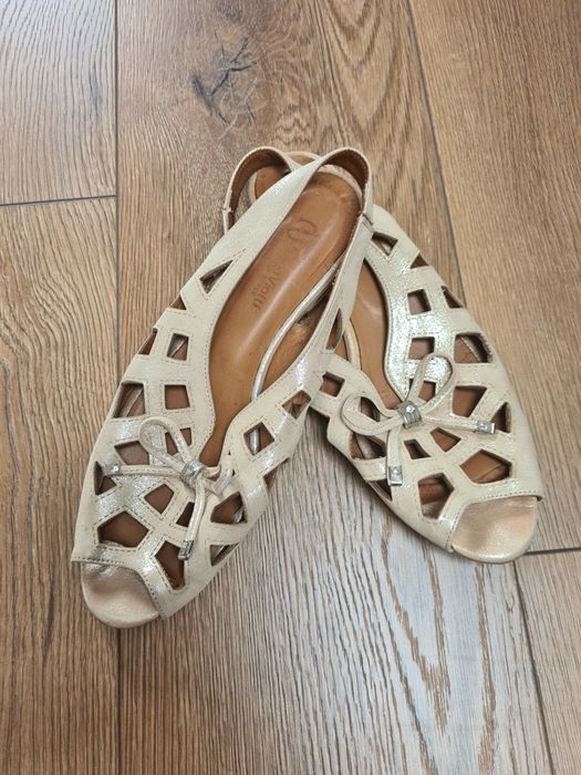 Sandale cu talpa joasă